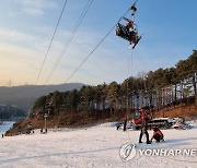 “멈추면 공중서 벌벌”…스키장 리프트, 절반 이상이 20년 넘게 낡아