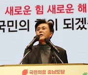 김태흠 “나경원, 장만 서면 얼굴 내미는 ‘장돌뱅이’…가볍게 행동하지 말라”