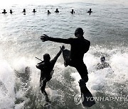 해군 SSU "겨울 바다 춥지 않습니다"