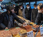 경동시장 방문한 한덕수 총리