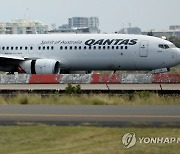 AUSTRALIA QANTAS EMERGENCY LANDING