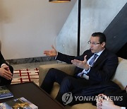 LG 구광모 회장, 쉘 CEO와 환담