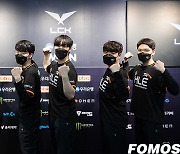 [포토] 2023 LCK 첫 승 한화생명 "우리는 강하다"