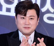 [포토] 김호중, '팬들에게 보내는 하트~' (서울가요대상)