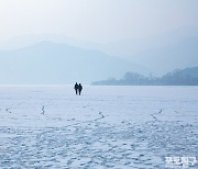 [포토친구] 꽁꽁 얼어버린 경안천