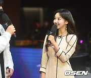 윤수빈 아나, ‘제카 선수, 승리 축하드려요’ [사진]