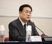 與 이재명 맹공 “대북송금은 여적죄···전환사채 진실 밝혀야”