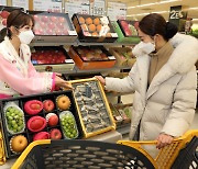 대형마트 '가성비 선물세트' 늘리고···호텔·백화점은 서비스 축소