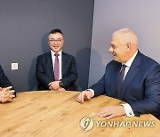 韓, 다보스포럼서 폴란드·체코와 원전건설 논의 진전