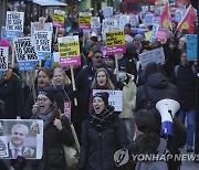 임금인상 요구하며 파업시위 벌이는 英 간호사들