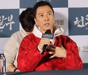 올해 환갑맞은 견자단 "건강 비결?…톰 크루즈도 하잖아요"