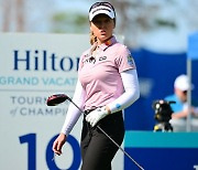 헨더슨, LPGA 개막전 첫날 선두 "바꾼 클럽이 제 역할"..코다 2위