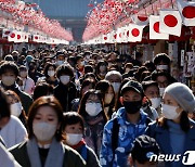 日, 올봄부터 코로나 독감·홍역처럼 취급…의료비 지원도 단계적 축소