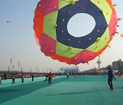 피로 물든 '연날리기 축제'..인도서 '면도날' 연줄에 목 베어 6명 사망