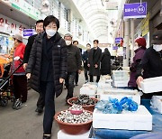 한화진 장관, 설 맞이 전통시장 방문