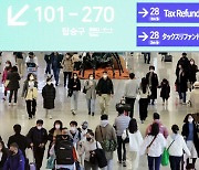 설연휴 인천공항 '북적'…"모처럼 가족여행"