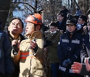 여야, 구룡마을 찾아 이재민 위로…여, 당권 경쟁 치열