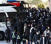 "기다리는 가족 보러 가요"…설 연휴 귀성 시작