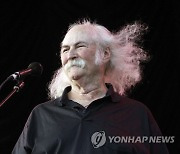 Obit David Crosby