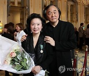 평생 윤정희 옆을 지켜온 '건반 위의 구도자' 백건우