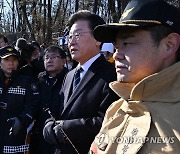 이재명 대표, 구룡마을 화재 현장 방문