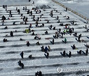 얼음판 빙어낚시 삼매경