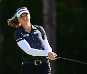 헨더슨, LPGA 투어 시즌 개막전 2R도 단독 선두…다니엘 강 7위