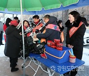 김진태 도지사, 설 연휴 첫날 전통시장 찾아 밥상 물가·민심 점검