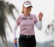 헨더슨, LPGA 투어 시즌 개막전 이틀 연속 단독 선두