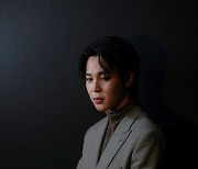 방탄소년단 지민, '파리 패션위크' 압도…"모든 관심 쏠려"