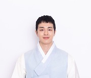 권혁 "저한테 주신 행복보다 더 행복하셨으면" [한복인터뷰]