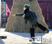 [TD포토] 설날에는 투호 던지기!