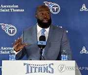 Titans GM Football