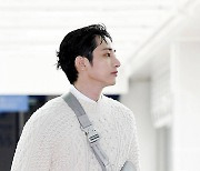 이수혁 '베일 듯한 턱선' [포토]