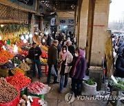 EU 추가 제재 앞두고...이란 화폐 가치 '역대급' 폭락