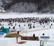 설날에도 붐비는 인제 빙어축제장