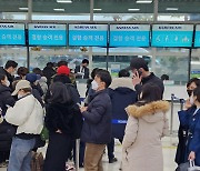 폭설 예보 제주, 24일 항공편 69% 결항(종합)