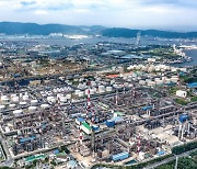 Government pushes for tougher regulations on oil refiners after bountiful year