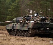독일 "레오파드 탱크 우크라 수출 허가 요청 받지 못해"