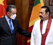 중국, 스리랑카에 2년간 차관 상환 유예…IMF 대출 지원도