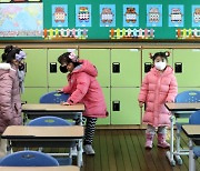 30일부터 학교도 '노마스크'…"다행" vs "걱정"