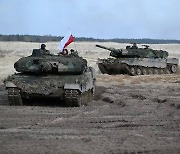 폴란드, 우크라 전차 지원 속도 내나···“독일 승인 부차적인 문제”