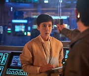 강수연의 유작 ‘정이’, 사흘 연속 넷플릭스 글로벌 ‘1위’