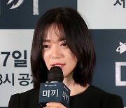 [포토]인사말하는 배우 이엘리야