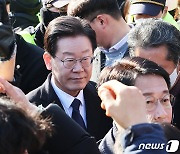 '대장동 소환' 앞둔 이재명…檢, '성남FC 의혹'과 연동 처리?