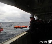 침몰 홍콩화물선 선원 '12명 구조·10명 실종'…구조 11명 의식 없어 (종합)