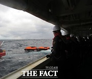 공해상 침몰 홍콩 원목화물선 선원 14명 구조