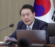尹 “국무위원 모두 영업사원…규제·노동, 글로벌 스탠더드로”