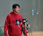 [IS 인천] 출국 김광현...후배엔 '기대', MLB 동료와는 '해후'