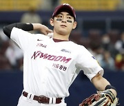 이정후, 보라스와 손 잡았다…한국 선수 , MLB 진출 역대 최고액 도전